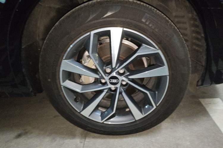Used Audi Q5L 2023 40T Luxury Dynamic Model Right Front Wheel Hub