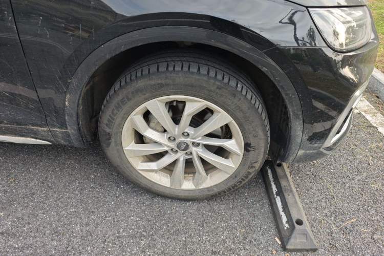 Used Audi Q5L 2023 40T Luxury Elegant Model Right Front Wheel Hub