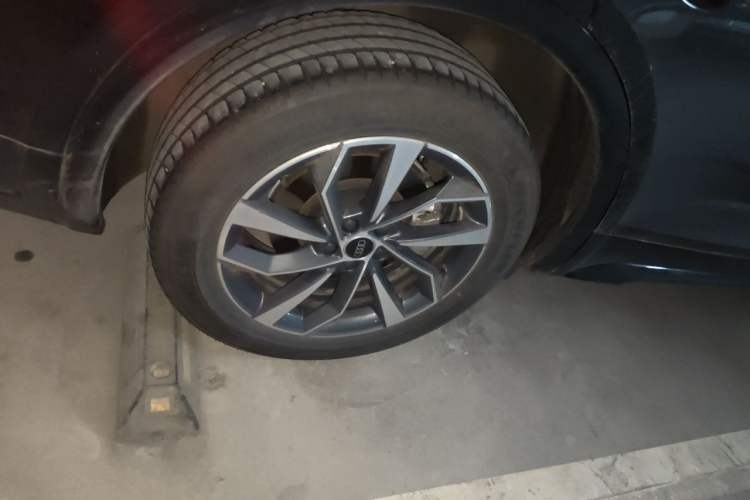 Used Audi Q5L 2023 40T Luxury Dynamic Model Right Front Wheel Hub