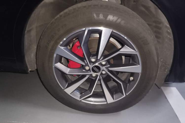 Used Audi Q5L 2023 40T Luxury Dynamic Model Right Front Wheel Hub