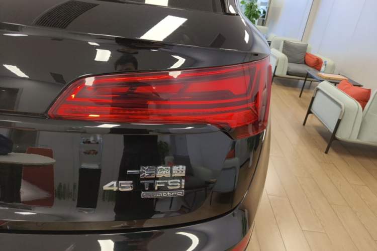 Used Audi Q5L 2023 40T Luxury Dynamic Model Right Rear Taillight