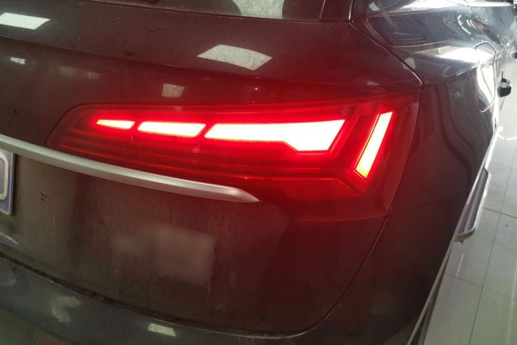 Used Audi Q5L 2023 40T Luxury Elegant Model Right Rear Taillight