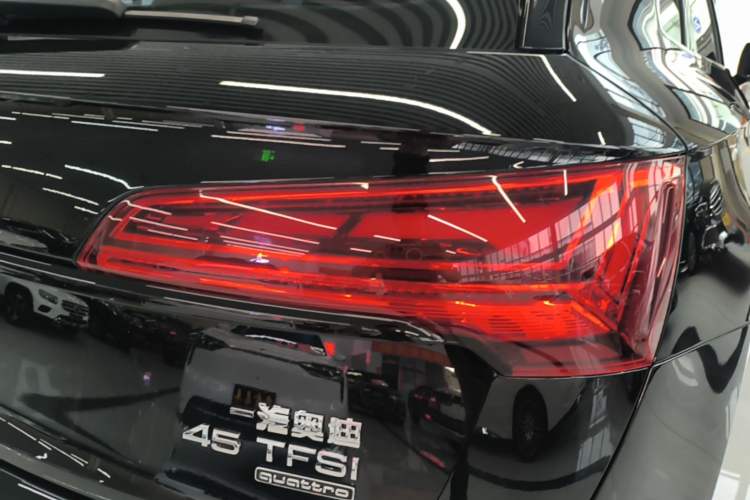Used Audi Q5L 2023 40T Luxury Dynamic Model Right Rear Taillight