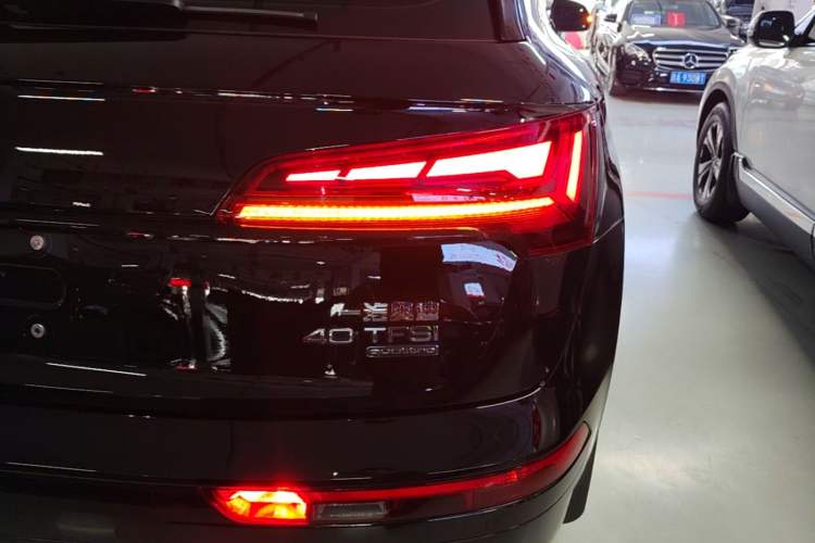 Used Audi Q5L 2023 40T Luxury Dynamic Model Right Rear Taillight