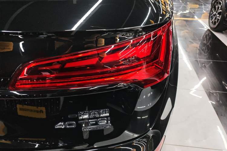 Used Audi Q5L 2023 40T Luxury Dynamic Model Right Rear Taillight