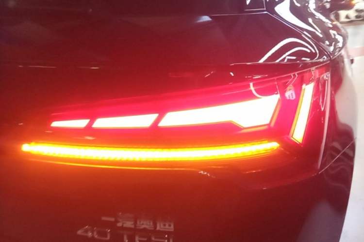 Used Audi Q5L 2023 40T Luxury Dynamic Model Right Rear Taillight