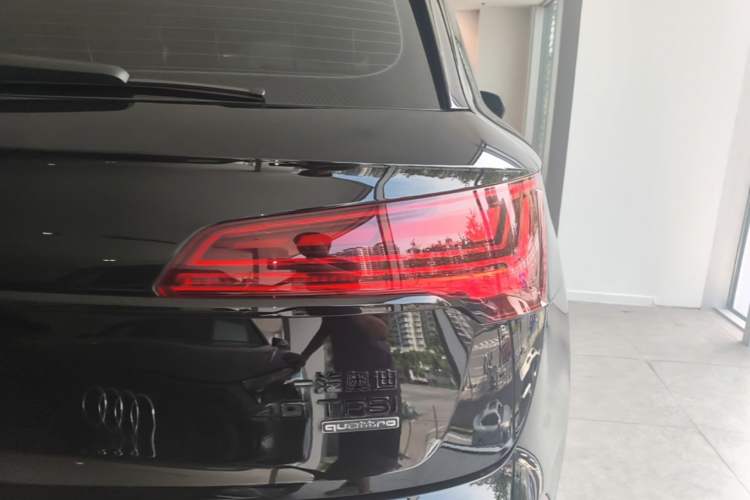Used Audi Q5L 2023 40T Luxury Dynamic Model Right Rear Taillight