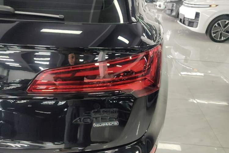 Used Audi Q5L 2023 40T Luxury Dynamic Model Right Rear Taillight