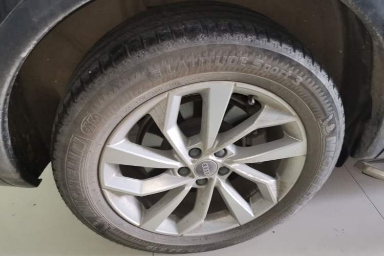 Used Audi Q5L 2023 40T Luxury Elegant Model Right Rear Wheel Hub
