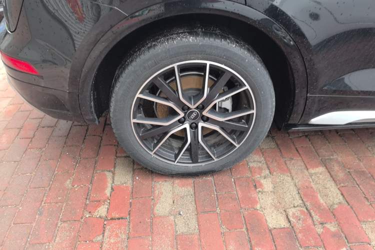 Used Audi Q5L 2023 40T Fashionable and Dynamic Edition Right Rear Wheel Hub