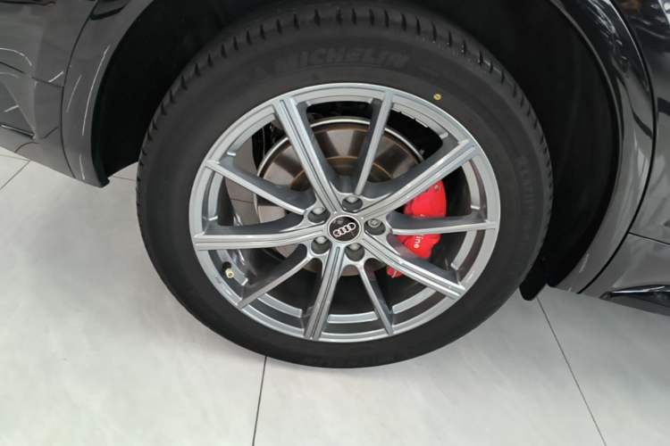 Used Audi Q5L 2023 40T Luxury Dynamic Model Right Rear Wheel Hub
