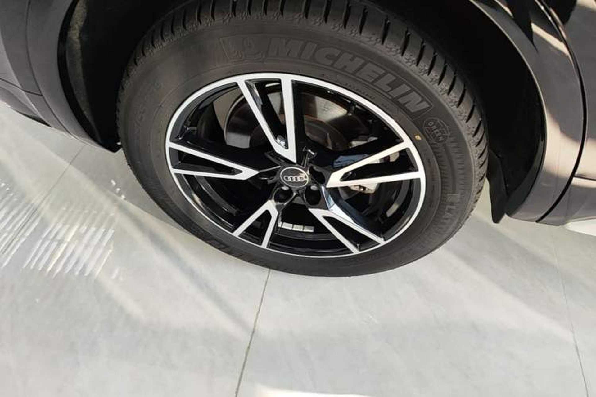 Used Audi Q5L 2023 40T Fashionable and Dynamic Edition Right Rear Wheel Hub