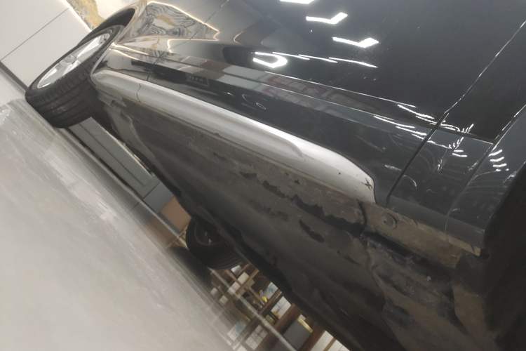Used Audi Q5L 2023 40T Fashionable and Elegant Version Right Side Sill