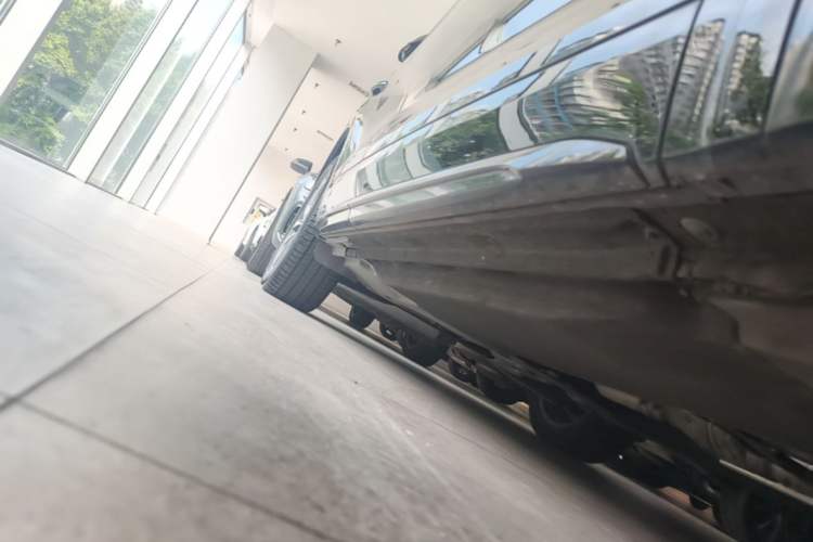 Used Audi Q5L 2023 40T Luxury Dynamic Model Right Side Sill