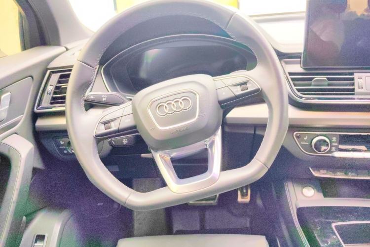 Used Audi Q5L 2023 40T Luxury Dynamic Model Steering Wheel