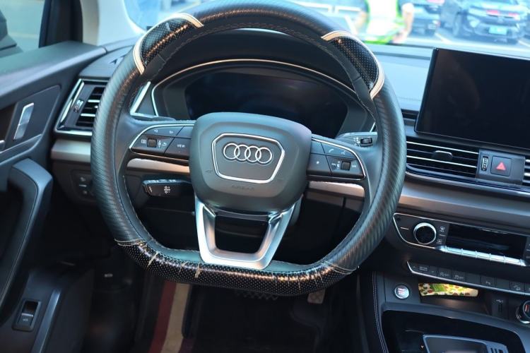 Used Audi Q5L 2023 40T Fashionable and Elegant Version Steering Wheel