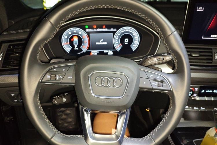 Used Audi Q5L 2023 40T Luxury Dynamic Model Steering Wheel