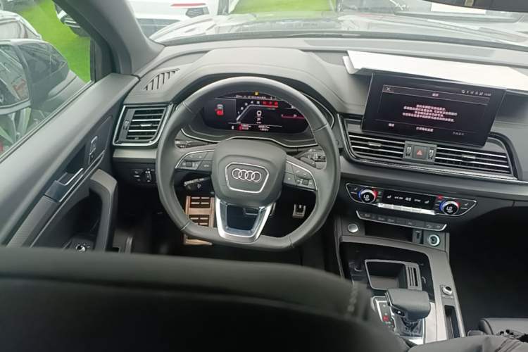 Used Audi Q5L 2023 40T Luxury Dynamic Model Steering Wheel