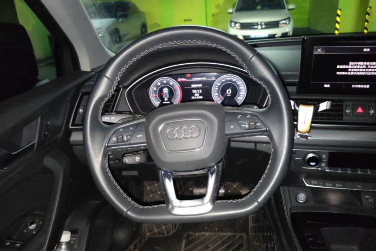 Used Audi Q5L 2023 40T Fashionable and Dynamic Edition Steering Wheel