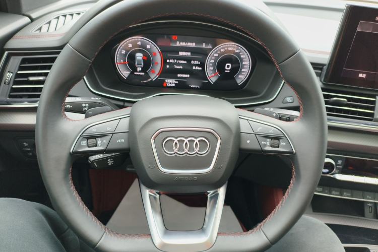 Used Audi Q5L 2023 40T Luxury Dynamic Model Steering Wheel