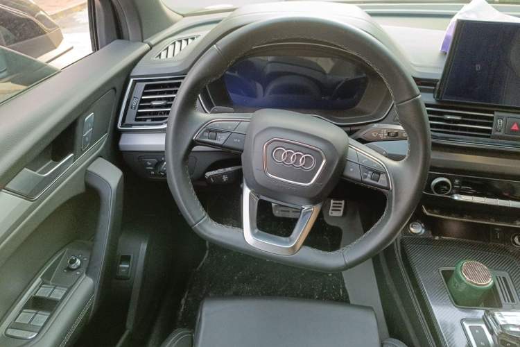 Used Audi Q5L 2023 40T Fashionable and Dynamic Edition Steering Wheel