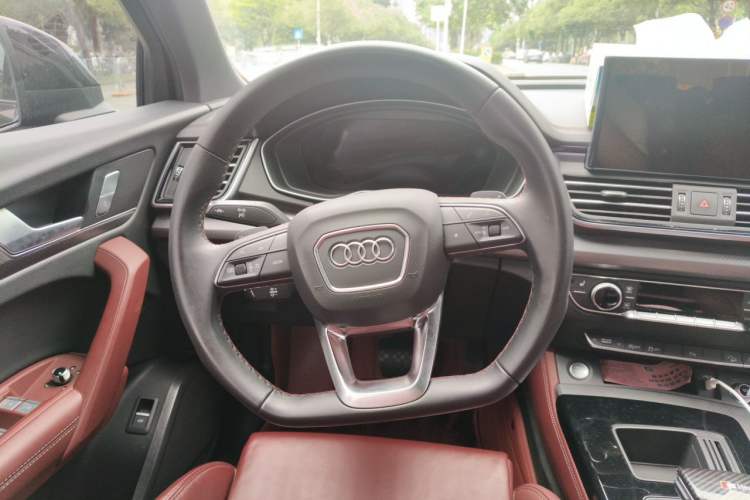 Used Audi Q5L 2023 40T Luxury Dynamic Model Steering Wheel