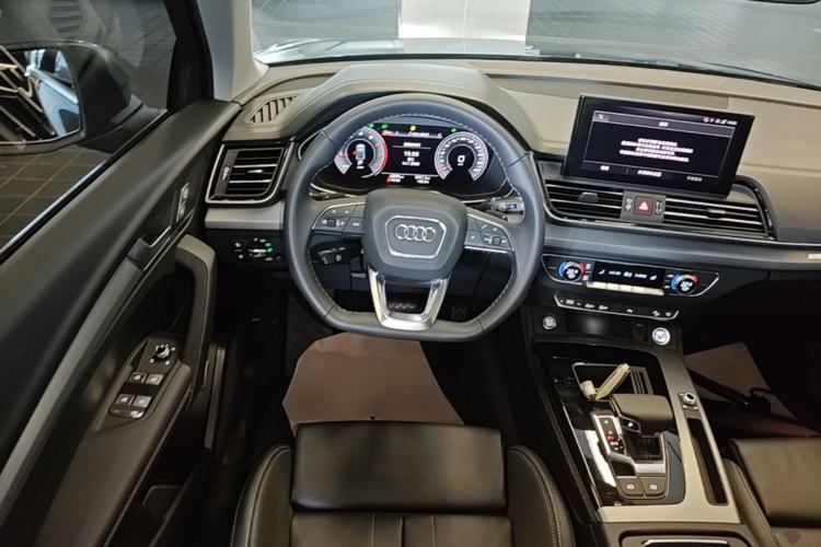 Used Audi Q5L 2023 40T Fashionable and Dynamic Edition Steering Wheel