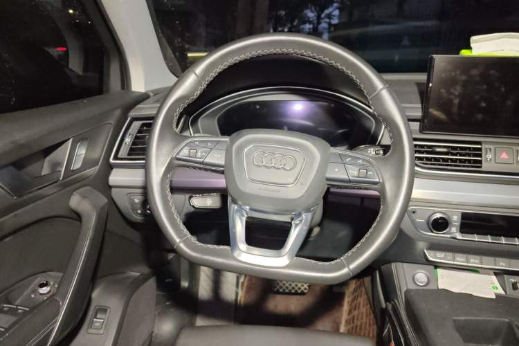 Used Audi Q5L 2023 40T Fashionable and Dynamic Edition Steering Wheel