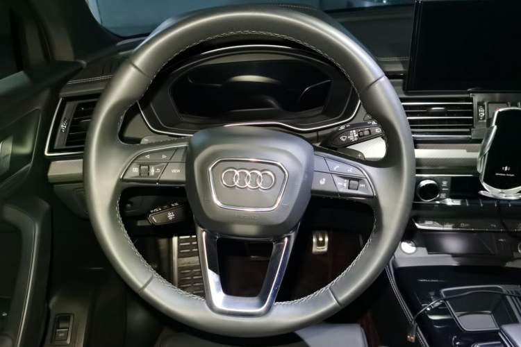 Used Audi Q5L 2023 40T Luxury Dynamic Model Steering Wheel