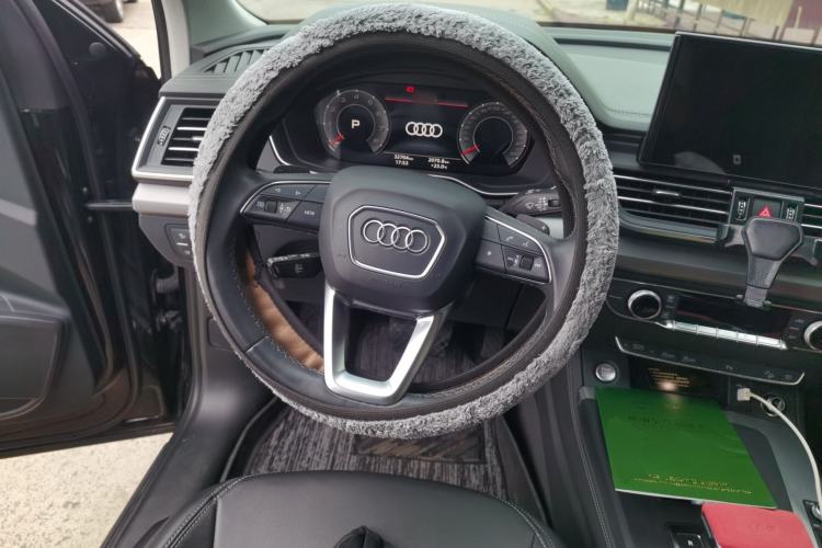 Used Audi Q5L 2023 40T Fashionable and Elegant Version Steering Wheel