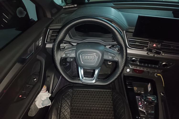 Used Audi Q5L 2023 45T Luxury Dynamic Model Steering Wheel