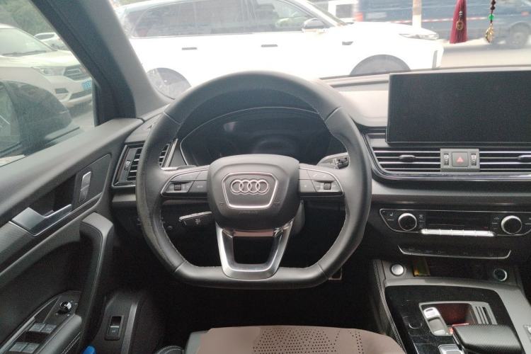 Used Audi Q5L 2023 40T Luxury Dynamic Model Steering Wheel