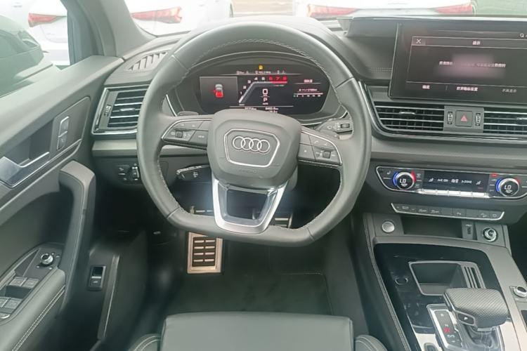 Used Audi Q5L 2023 40T Fashionable and Elegant Version Steering Wheel