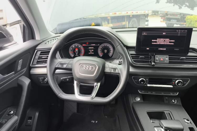 Used Audi Q5L 2023 40T Fashionable and Dynamic Edition Steering Wheel