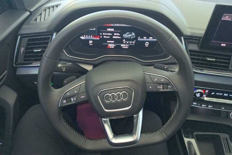Used Audi Q5L 2023 40T Luxury Dynamic Model Steering Wheel
