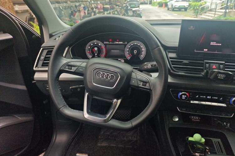 Used Audi Q5L 2023 40T Fashionable and Dynamic Edition Steering Wheel