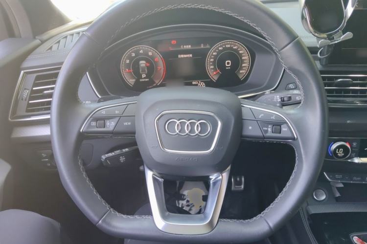 Used Audi Q5L 2023 40T Luxury Dynamic Model Steering Wheel