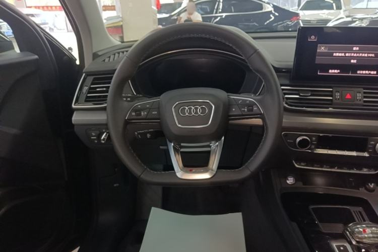 Used Audi Q5L 2023 40T Fashionable and Dynamic Edition Steering Wheel