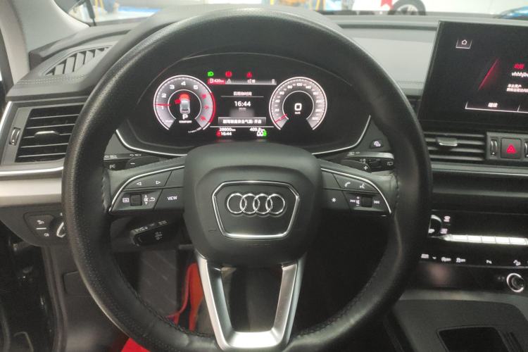 Used Audi Q5L 2023 40T Fashionable and Elegant Version Steering Wheel
