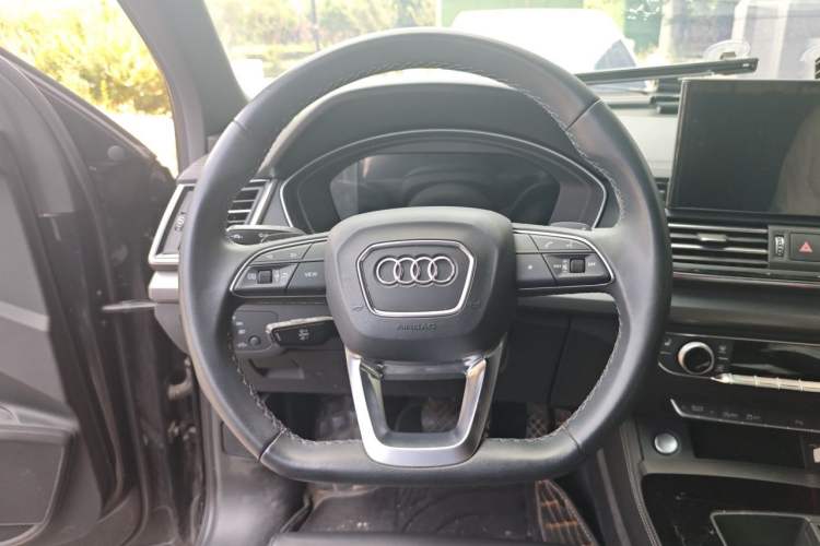 Used Audi Q5L 2023 40T Luxury Dynamic Model Steering Wheel
