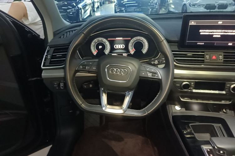 Used Audi Q5L 2023 40T Fashionable and Dynamic Edition Steering Wheel