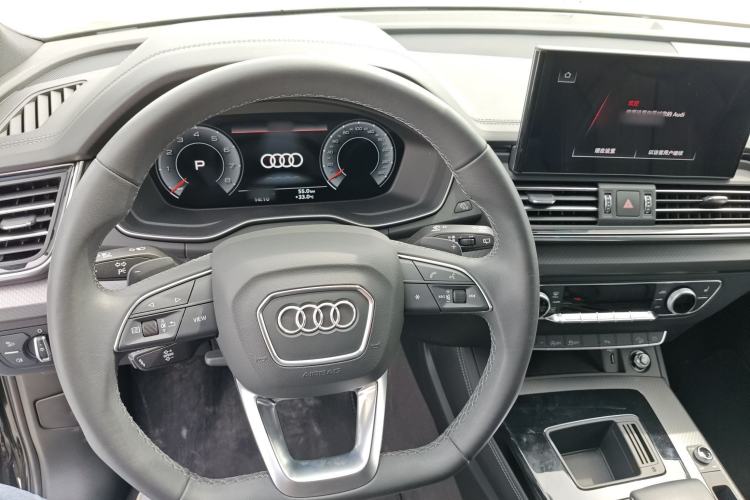 Used Audi Q5L 2023 40T Luxury Dynamic Model Steering Wheel