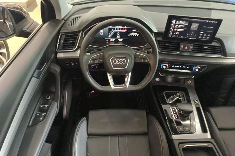 Used Audi Q5L 2023 40T Fashionable and Dynamic Edition Steering Wheel