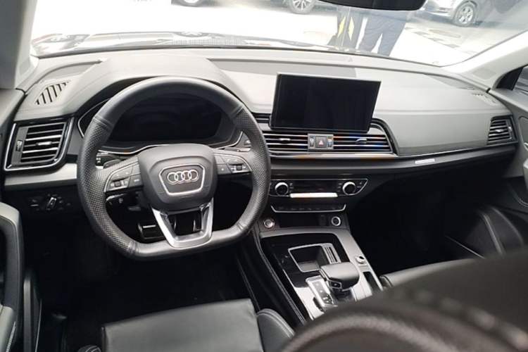 Used Audi Q5L 2023 45T Luxury Dynamic Model Steering Wheel