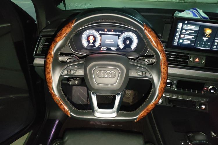 Used Audi Q5L 2023 40T Luxury Dynamic Model Steering Wheel
