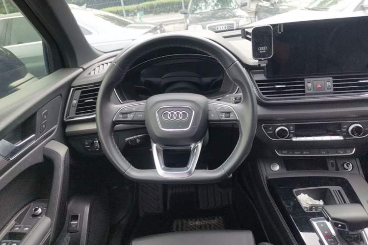 Used Audi Q5L 2023 40T Luxury Dynamic Model Steering Wheel