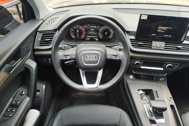 Used Audi Q5L 2023 40T Luxury Elegant Model Steering Wheel