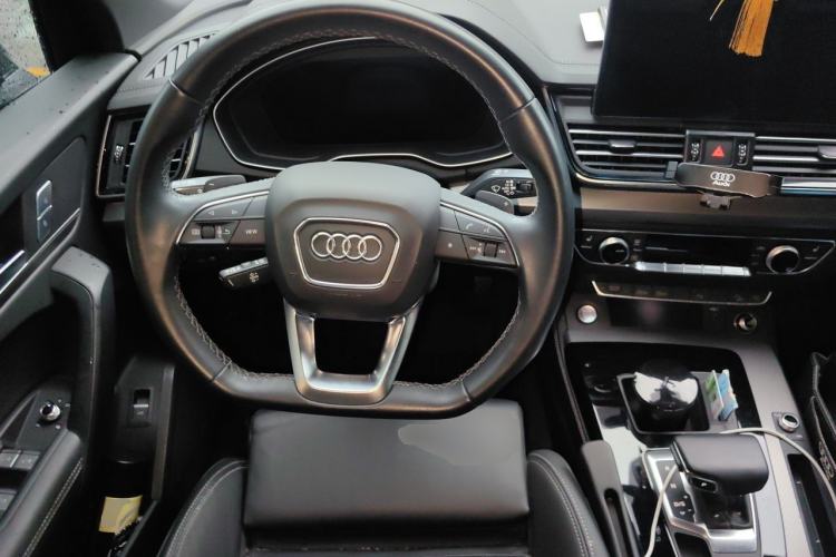Used Audi Q5L 2023 40T Luxury Dynamic Model Steering Wheel