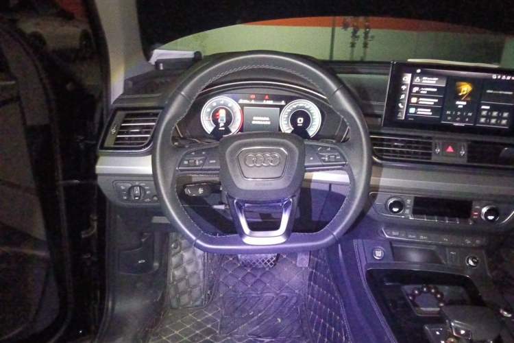 Used Audi Q5L 2023 40T Fashionable and Dynamic Edition Steering Wheel