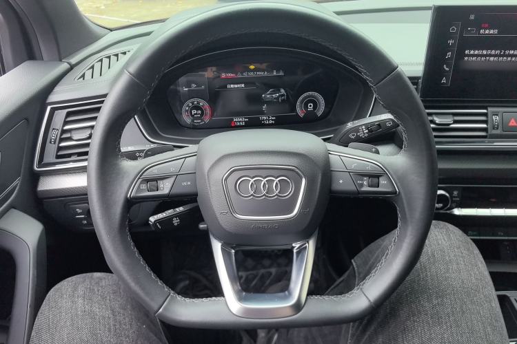 Used Audi Q5L 2023 40T Luxury Dynamic Model Steering Wheel
